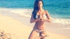 Nicole Scherzinger fait du yoga en tout petit bikini